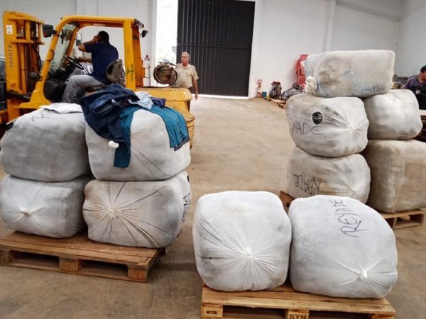 Imputan y ordenan captura de aduanero por supuesto contrabando