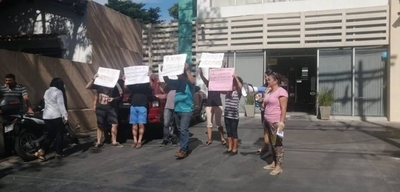 HOY / Funcionarios se manifiestan tras un nuevo supuesto caso de acoso laboral en la cooperativa Villa Mora y otros conflictos