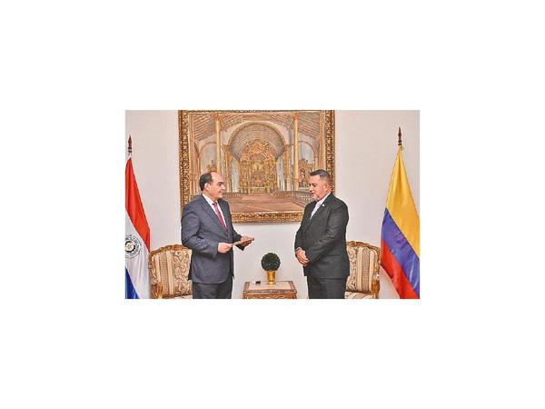 Empresario es nuevo embajador colombiano