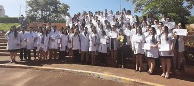 Egresan 83 médicos del Hospital Nacional - Interior - ABC Color