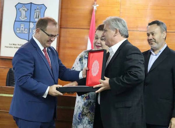 Camilo Pérez es ciudadano ilustre