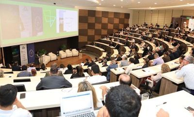 Energía barata y disponible, o seguir con tarifa con un fondo de desarrollo