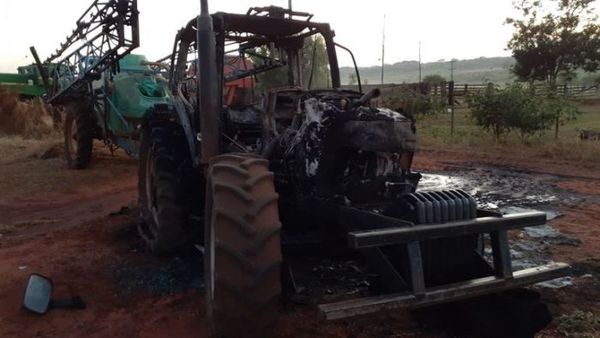 Queman maquinaria agrícola en zona del EPP