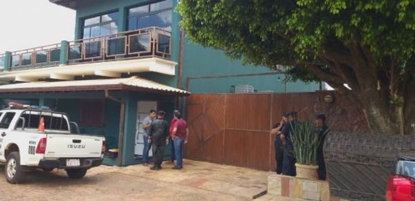 Atentan contra comerciante frente a su vivienda