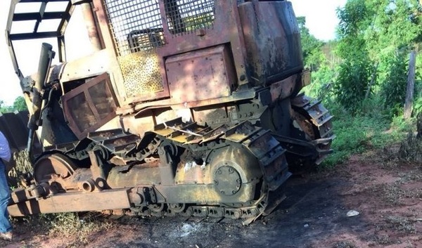 Confirman quema de tractor en Tacuati