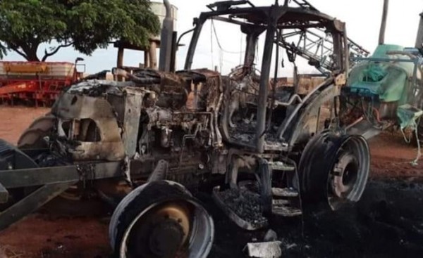 Tractor es incinerado en “zona del EPP”