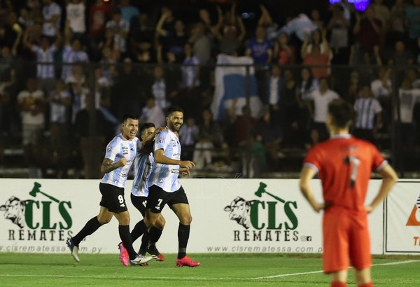 La imagen que emocionó a todos en el agónico triunfo de Guaireña