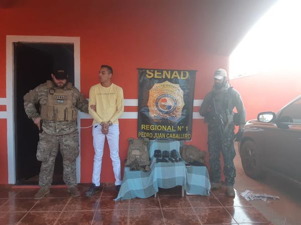 Detienen a presunto miembro del PCC con armas de guerra y drogas - Nacionales - ABC Color