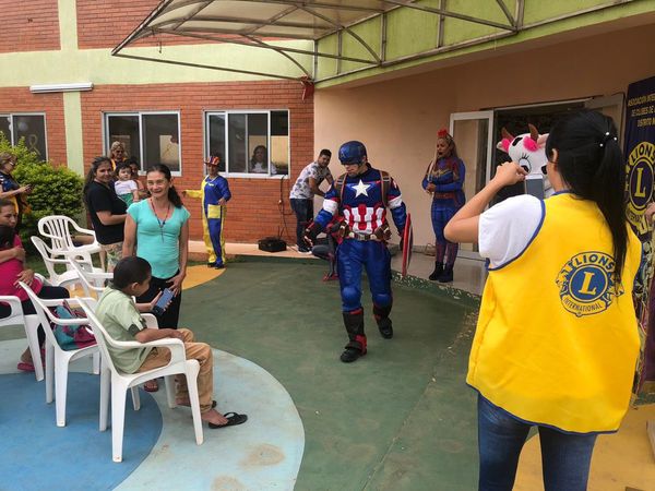 Sociedad se moviliza y lleva alegría a pacientes