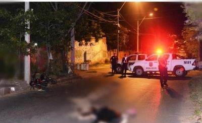 HOY / Un motociclista no tenia casco, chocó contra un árbol y murió al instante.