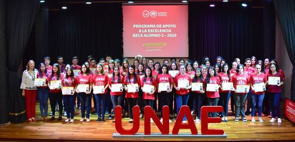 Conceden 56 becas a estudiantes con promedio cinco - Nacionales - ABC Color