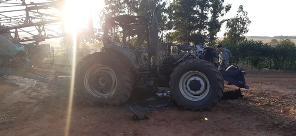 Queman un tractor en zona de influencia del EPP » Ñanduti