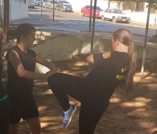 Agentes Penitenciarios y educadores reciben instrucciones en artes marciales » Ñanduti