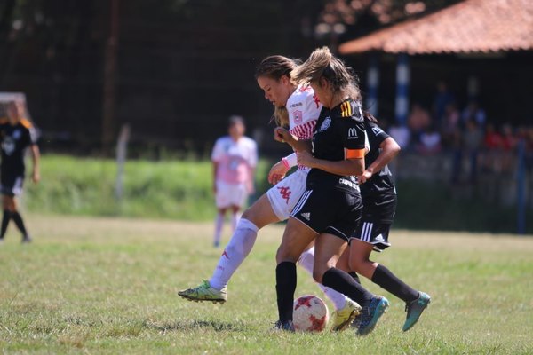 Fútbol Femenino: Un equipo nuevo, salen tres clubes y se 'rompe' una fusión