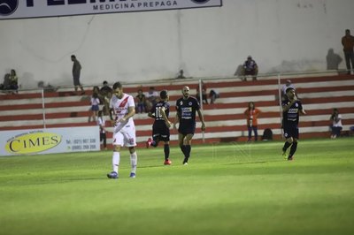 El '12' doblega a River Plate y obtiene su primer triunfo
