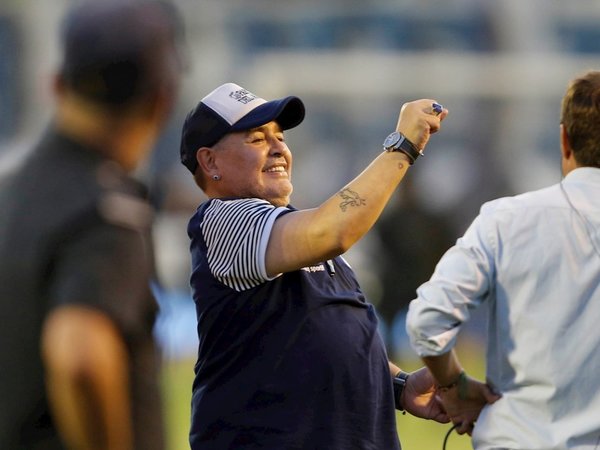 El Gimnasia de Maradona vence a Atlético Tucumán y sueña con la permanencia