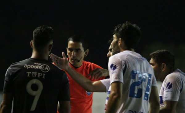 HOY / Juan López, un árbitro con mano de hierro y carácter de cristal