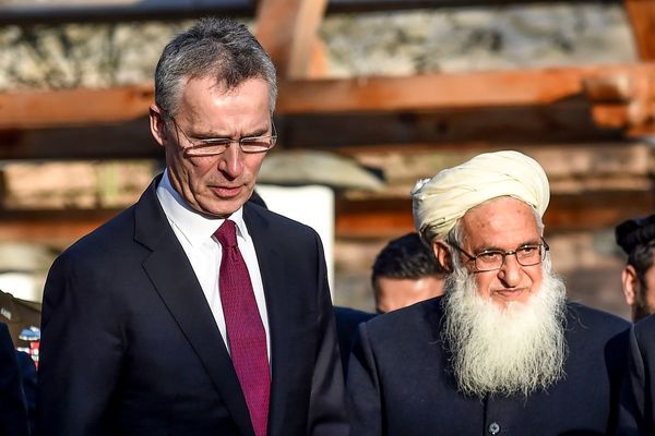 EEUU y talibanes firman retiro de tropas yanqui