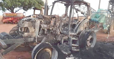 Queman un tractor en zona dominada por EPP