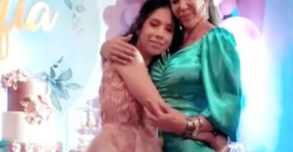 Festejó los 15 años de su hija
