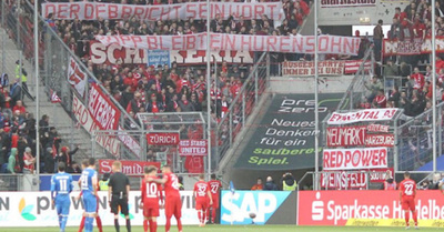 Hinchas del Bayern obligan a árbitro a parar un partido