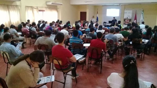 Décima convocatoria: Becal presentó becas para universitarios