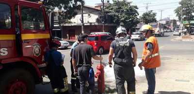 Hidrante para carros de bomberos de zona del mercado no está operativo | San Lorenzo Py