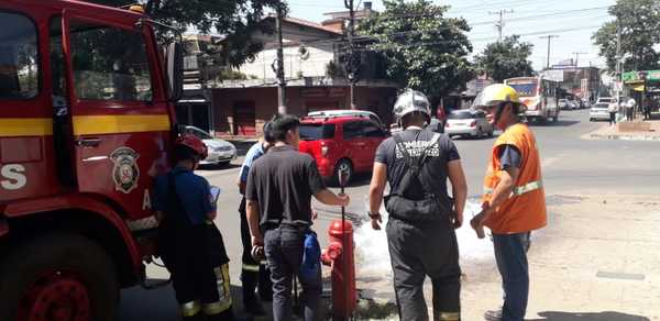 Hidrante para carros de bomberos de zona del mercado no está operativo | San Lorenzo Py