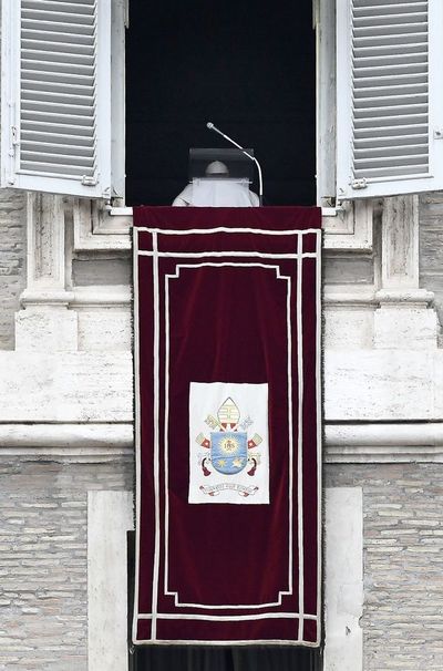 El papa anula un desplazamiento cerca de Roma a causa de un resfriado