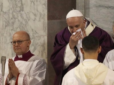 El Papa no participa en ejercicios de Cuaresma por un resfriado