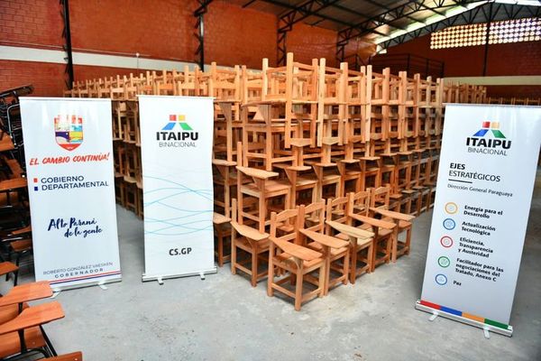 Entregan 1.000 sillas para escuelas de Alto Paraná - ABC en el Este - ABC Color