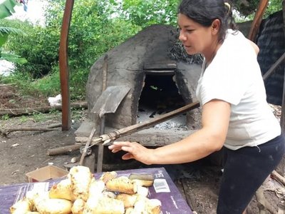 Vendiendo chipa se recibió de enfermera