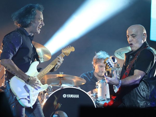 Soda Stereo mantiene vivo el recuerdo de Cerati en Bogotá