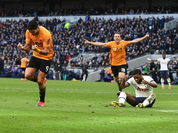 El mexicano Raúl Jiménez ahoga la pólvora del Tottenham