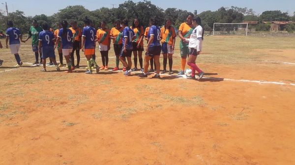 El fútbol también encuentra a las mujeres indígenas - Fútbol - ABC Color