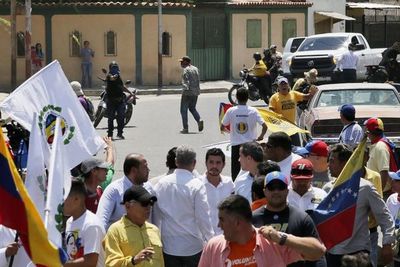 Guaidó denuncia ataque a balazos a manifestación que lideraba en Venezuela - Mundo - ABC Color