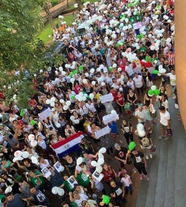 En el Este, la gente salió a las calles a exigir el fin de los abusos a niños y la violencia criminal