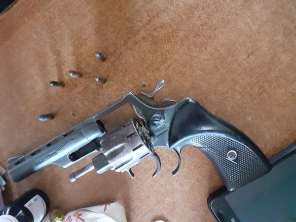 Detienen a mujer que intentó ingresar a La Olla con un arma de fuego - Nacionales - ABC Color