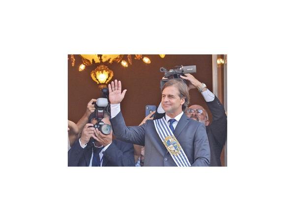 Lacalle Pou asume como presidente de Uruguay con el desafío de cambio