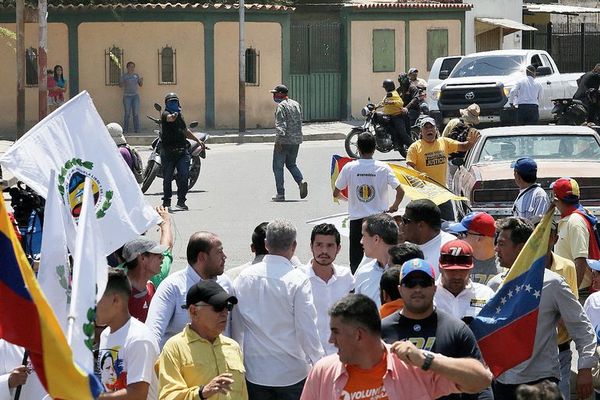 Chavistas atacan a balazos a opositores - Internacionales - ABC Color
