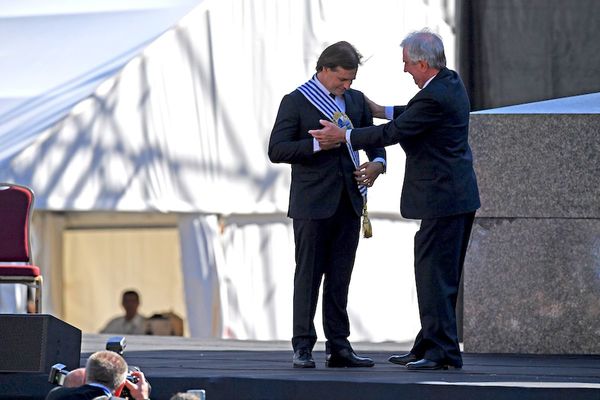 Liberal Lacalle Pou asume presidencia de Uruguay