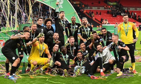 Manchester City alza su 3ª Copa seguida