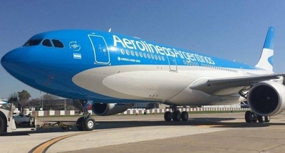 HOY / Confirman que avión volvió porque turbina succionó “algo”