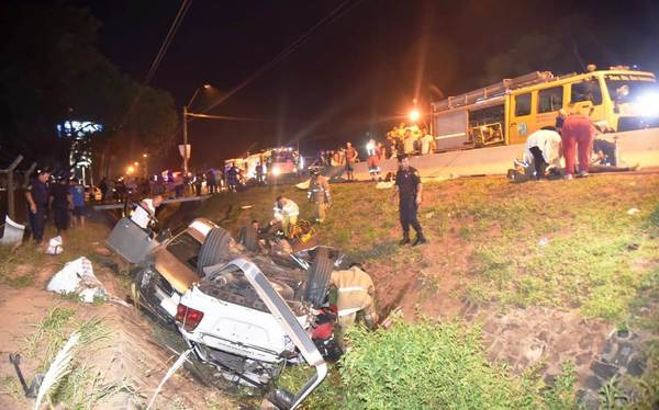 Dos muertos y 4 heridos en terrible accidente en Capiatá •