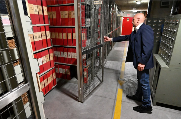 El Vaticano abrirá los archivos secretos sobre Pío XII, acusado de guardar silencio ante el Holocausto » Ñanduti