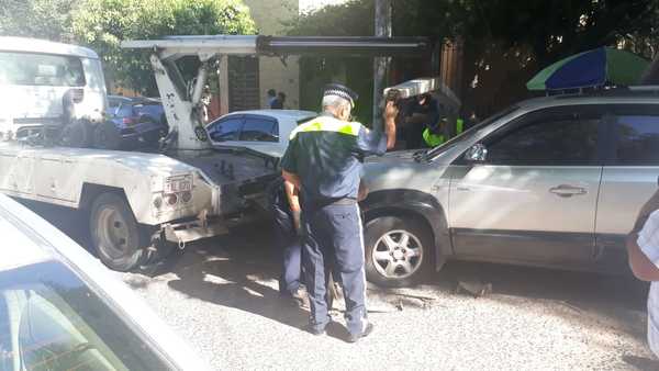 Continúa el despeje de calles de vehículos mal estacionados, cuidacoches y limpiavidrios » Ñanduti