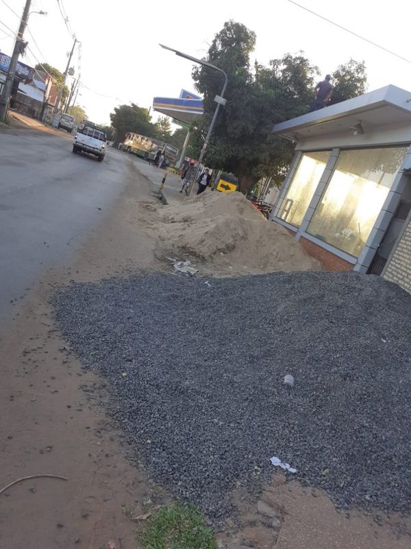Escolares deben bajar al asfalto sobre avenida De la Victoria | San Lorenzo Py