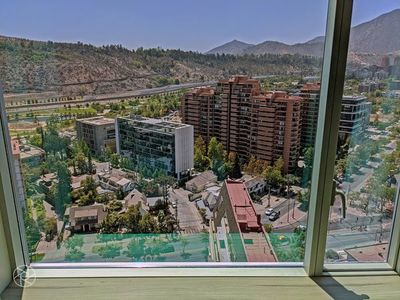 Santiago, una ciudad moderna entre montañas