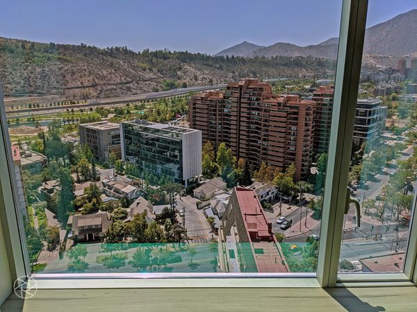 Santiago, una ciudad moderna entre montañas