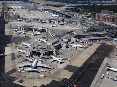 Un dron obliga a suspender tráfico en el Aeropuerto de Fráncfort